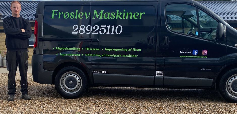 Frøslev Maskiner varebil med serviceinformation.